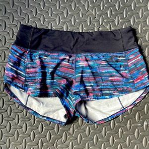 Lululemon Speed Up Short 2.5 Hinshu Alpine White multi black